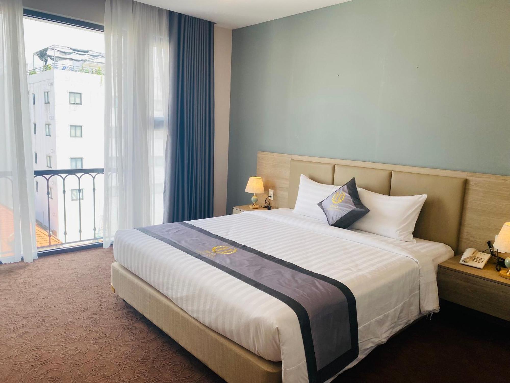 Hera Luxury Hotel Ho Chi Minh City Exterior photo